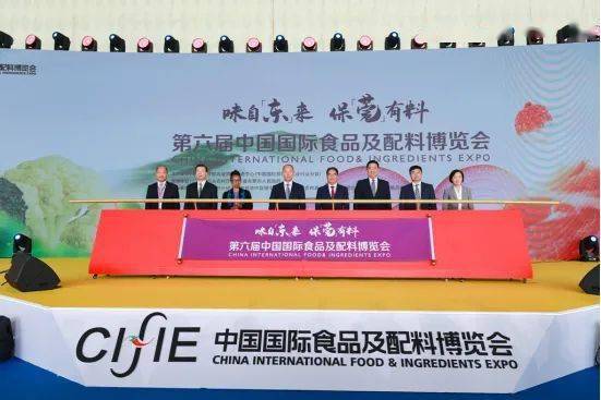 大橋鎮(zhèn)駐鎮(zhèn)幫扶工作隊(duì)組織大橋兩家企業(yè)參加第六屆中國國際食品及配料博覽會(huì)