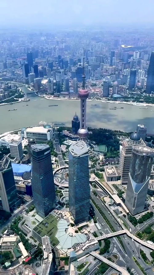 上海已經超越東京紐約了,全部是現代化摩天大樓,國際一線城市,這里是世界金融貿易區將來取代華爾街